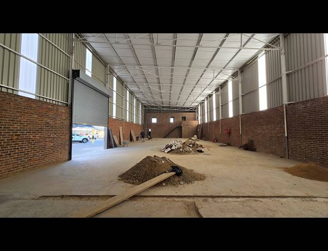 520M² WAREHOUSE TO LET IN SEBENZA